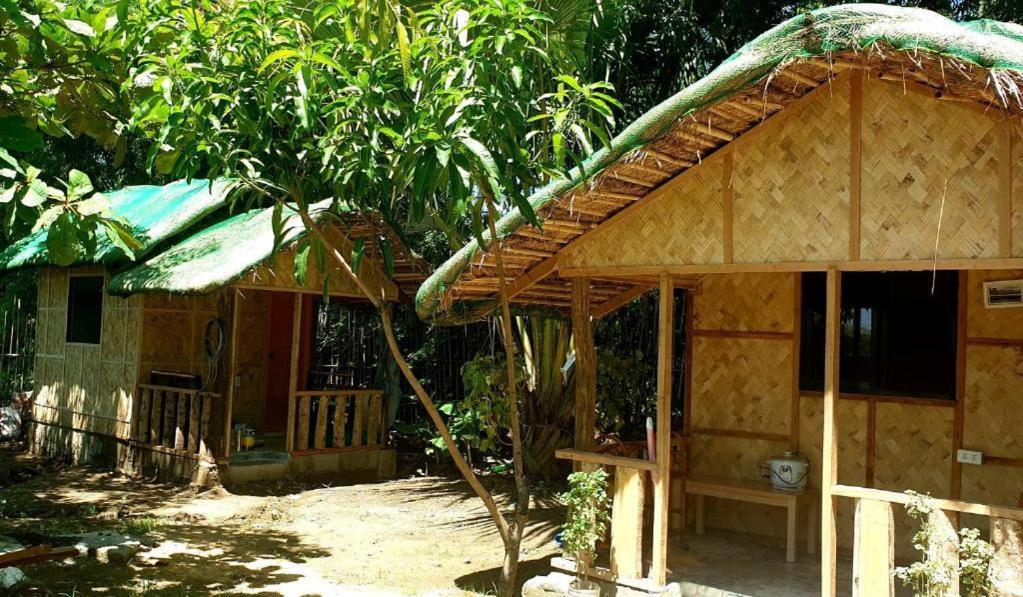 Traditional Filipino Transient House And Huts Near 100 Islands Wharf อลามินอส ภายนอก รูปภาพ